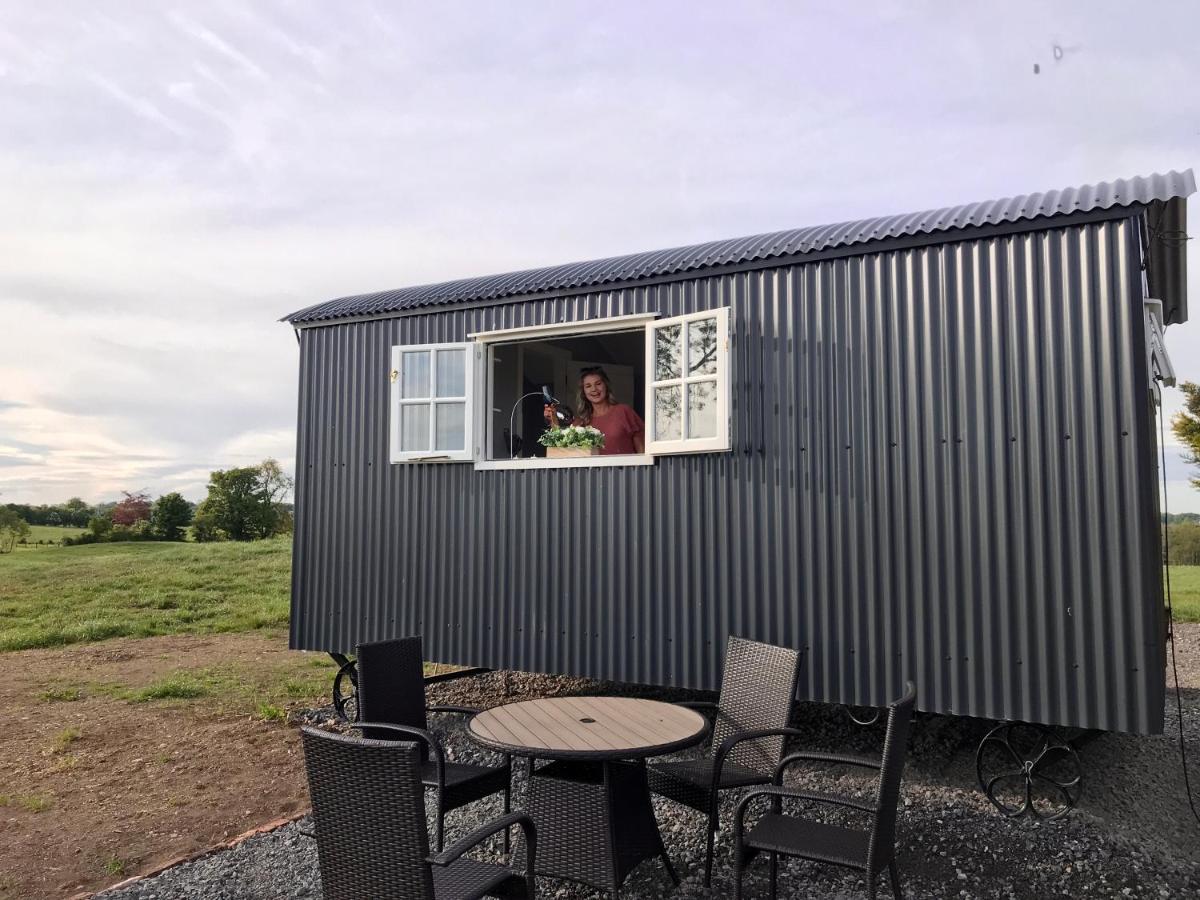 キャヴァン Sheelin Huts Blue, Hot-Tub Available From 1St April Until 1St Novemberヴィラ エクステリア 写真